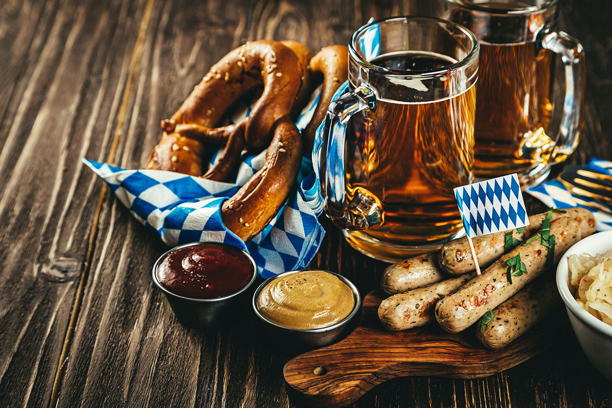 Bier, Brezen und Würste vom Rosenheimer Herbstfest